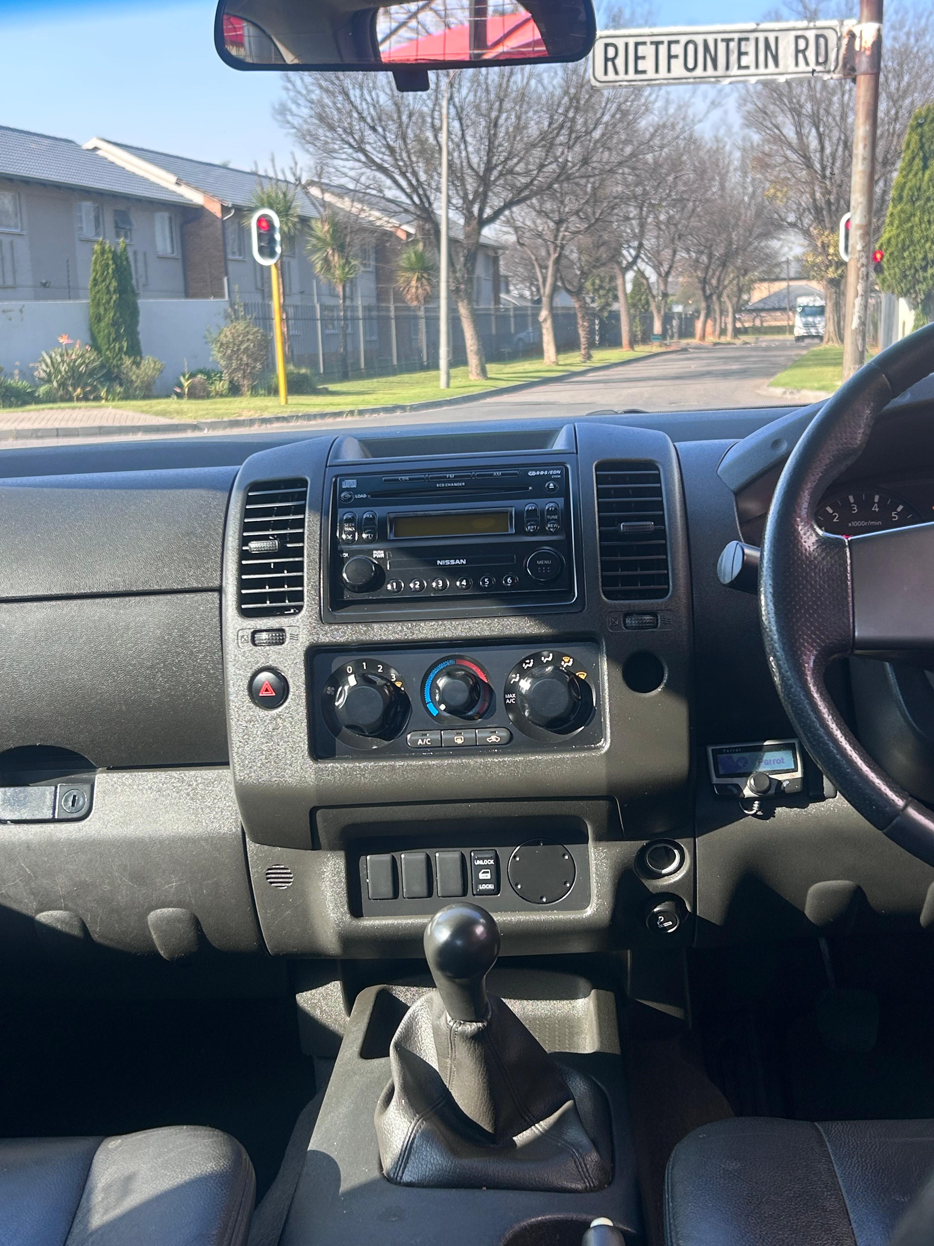 2006 Nissan Navara 4.0 V6 Double Cab  thumbnail