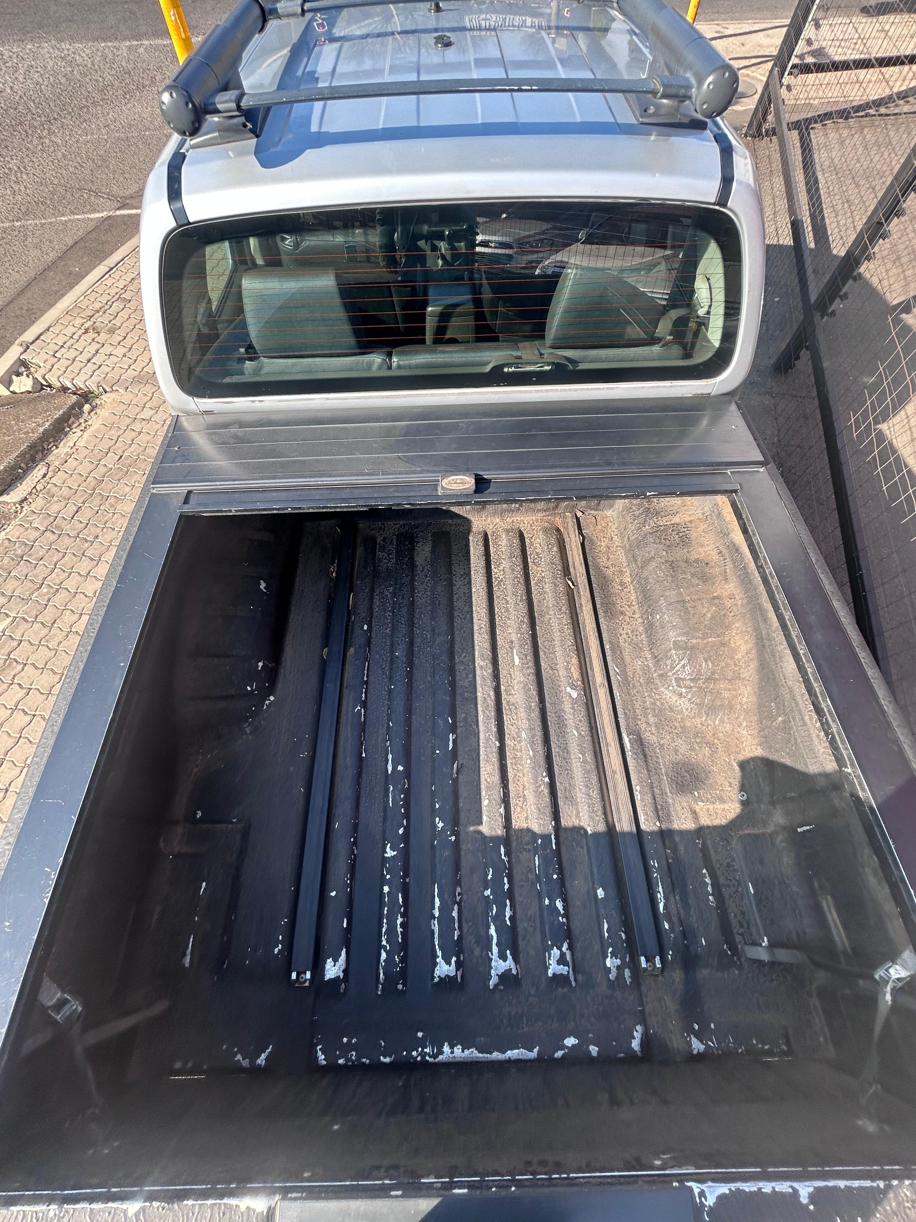 2006 Nissan Navara 4.0 V6 Double Cab  thumbnail