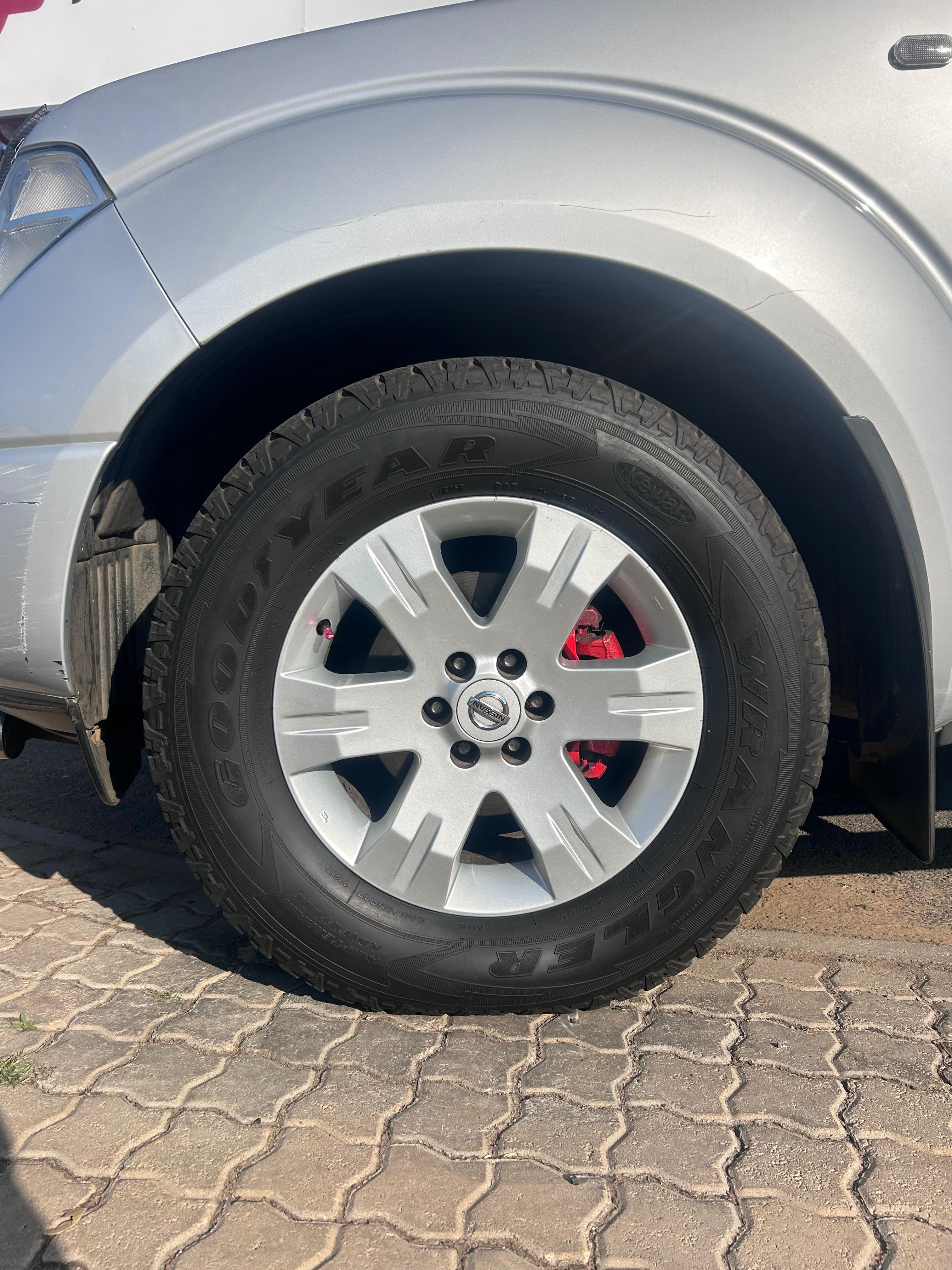 2006 Nissan Navara 4.0 V6 Double Cab  thumbnail