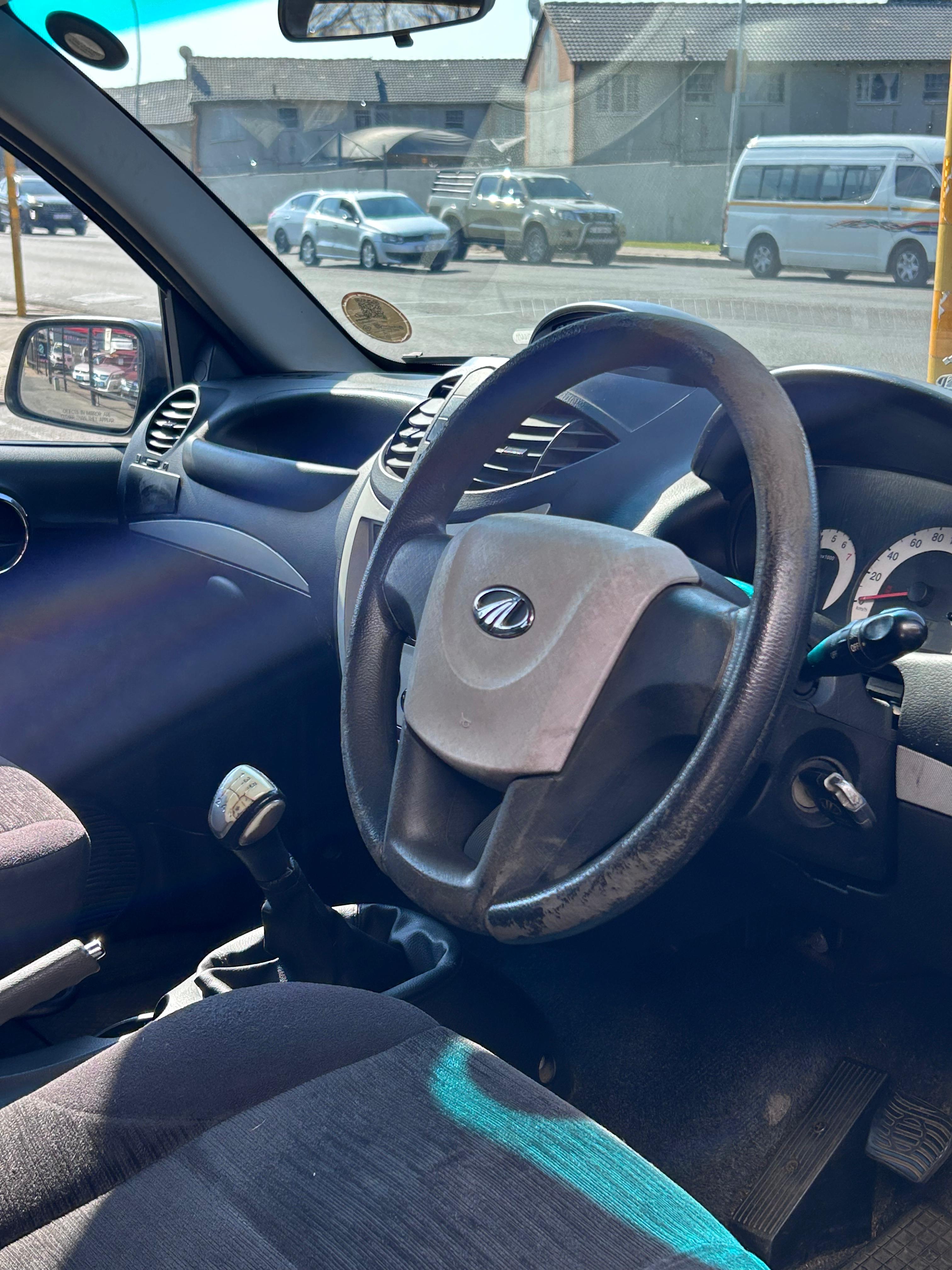 2011 Mahindra Xylo 2.5 CDRE- 8 Seater  thumbnail