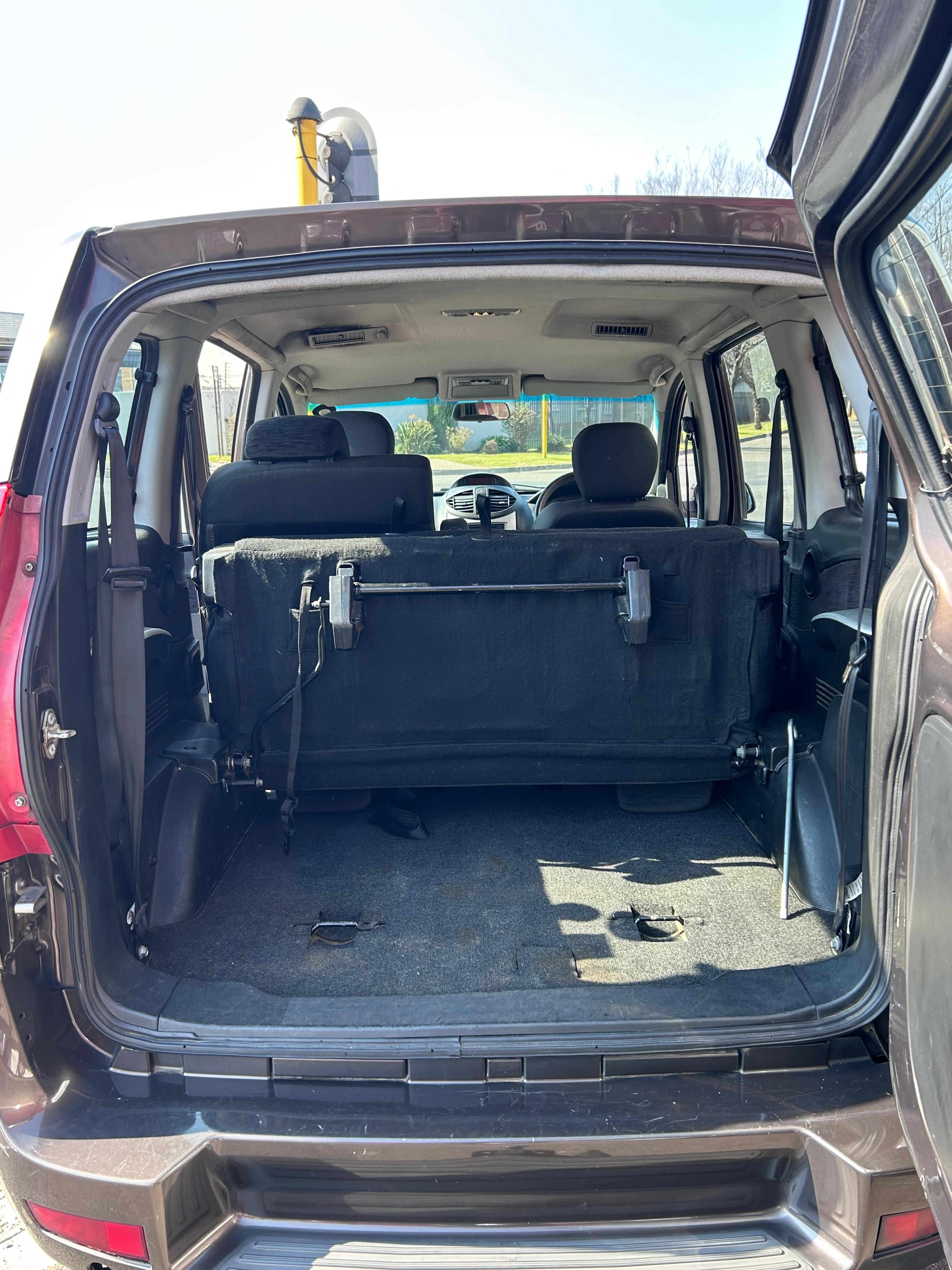 2011 Mahindra Xylo 2.5 CDRE- 8 Seater  thumbnail