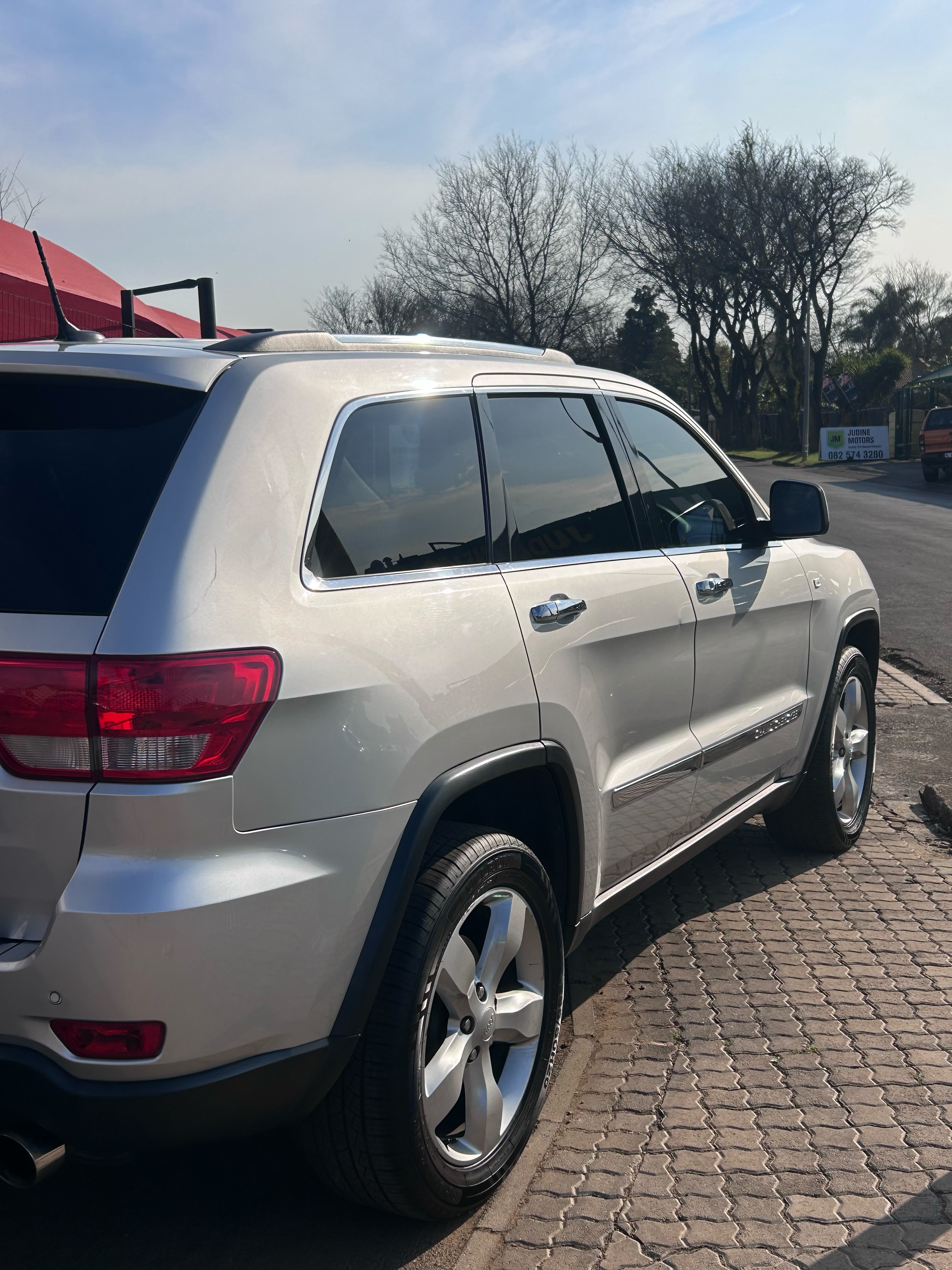 2013 Jeep Grand Cherokee 3.6 Overland A/T thumbnail
