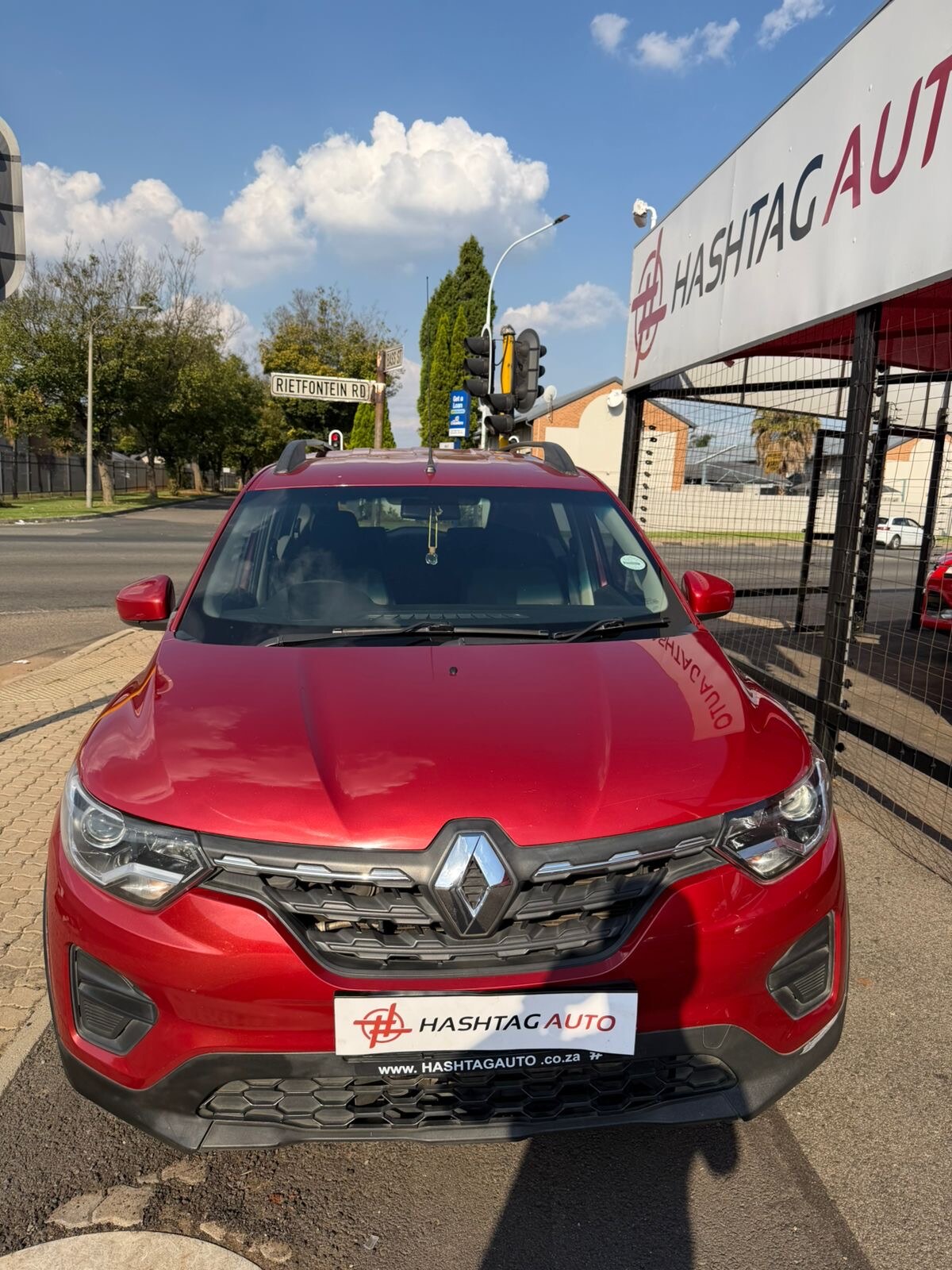 2021 Renault Renault Triber 1.0 Expression - 7 Seater  thumbnail